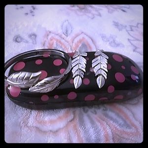 Feather earrings and bracelet